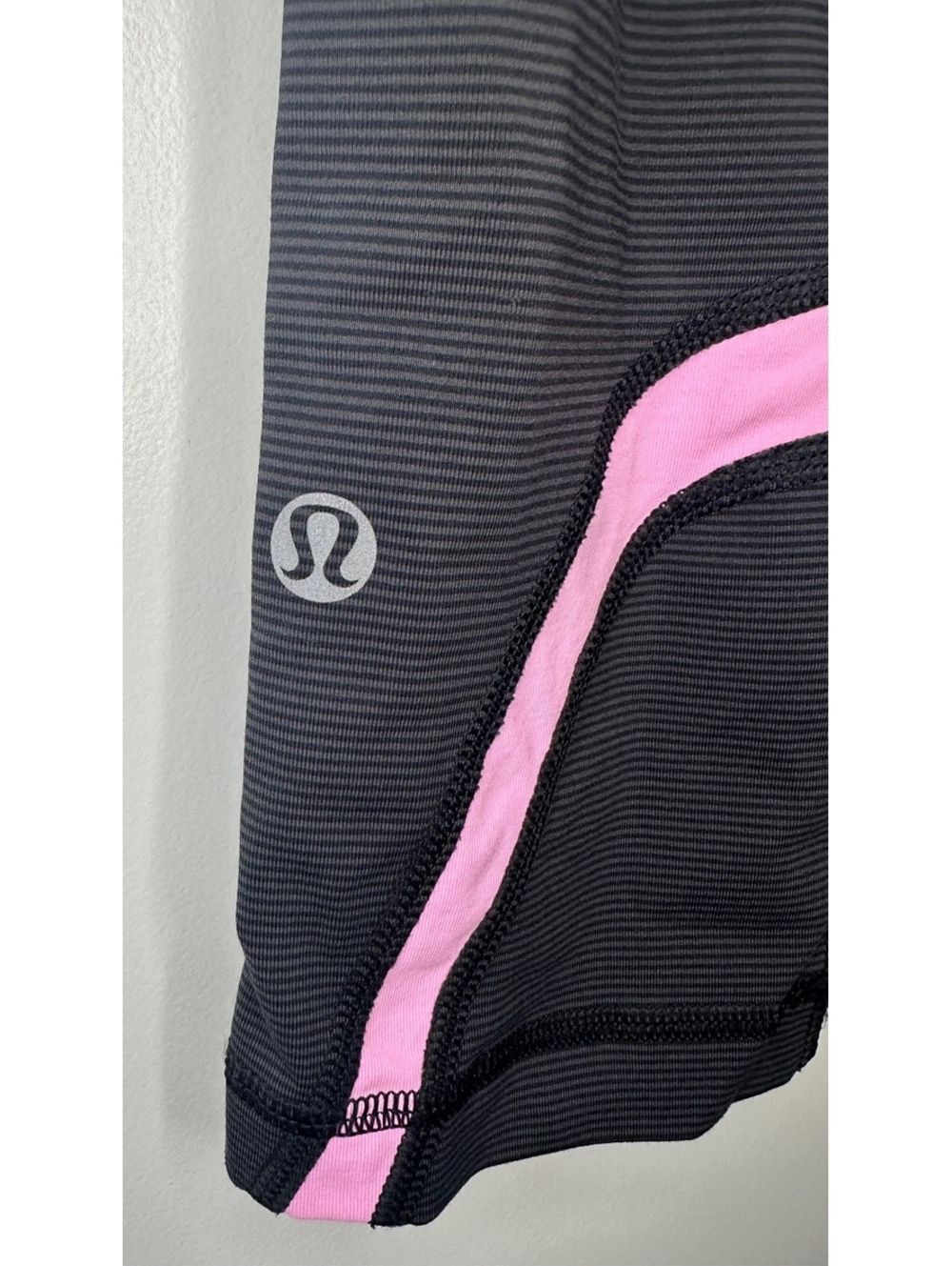 Lululemon Women's Size 2 Black and Pink Athletic Leggings